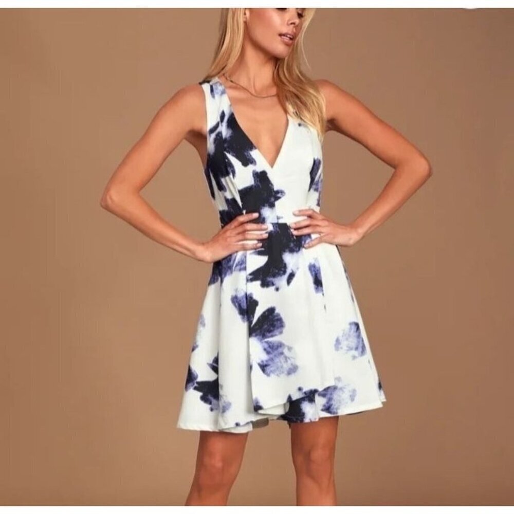 Lulu's Seeing Chic Blue & Ivory Print Sleeveless Skater Dress Dress Size S